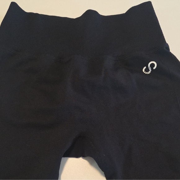 Curves N Combatboots Pants - High-Waist Black Kids Stretch Leggings with Subtle Logo